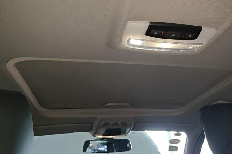 Used BMW 1 Series 2016 118i Leading Model Headliner
