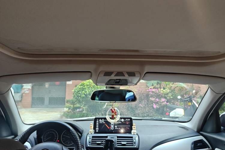 Used BMW 1 Series 2016 118i Leading Model Headliner