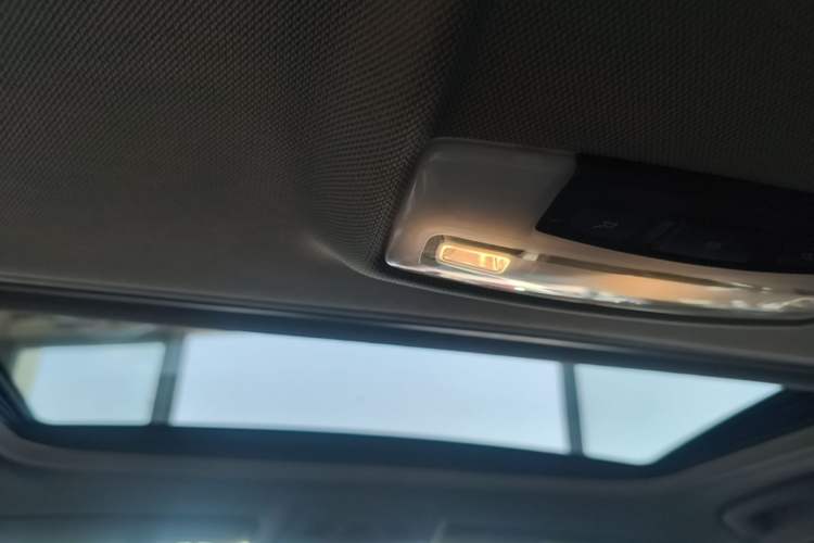Used BMW 1 Series 2016 118i Leading Model Headliner
