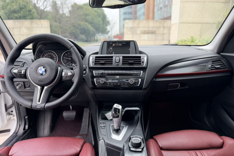Used BMW 1 Series 2016 120i Sport Design Package Interior 1