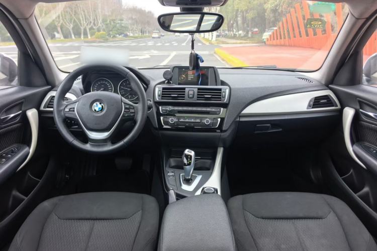 Used BMW 1 Series 2016 118i Leading Model Interior 2