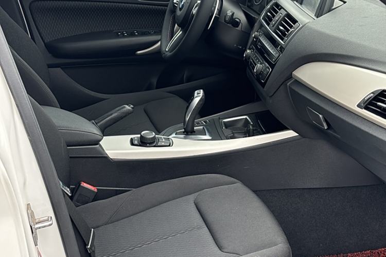 Used BMW 1 Series 2016 118i Leading Model Interior 2