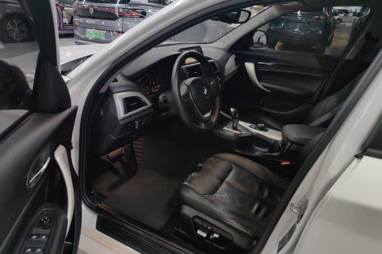 Used BMW 1 Series 2016 120i Leading Model Interior 2
