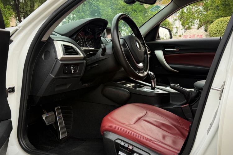 Used BMW 1 Series 2016 120i Leading Model Interior 3