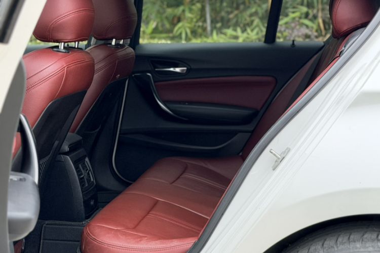 Used BMW 1 Series 2016 120i Sport Design Package Interior 3