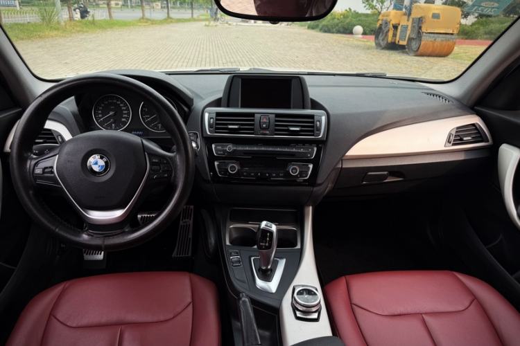 Used BMW 1 Series 2016 120i Leading Model Interior 4