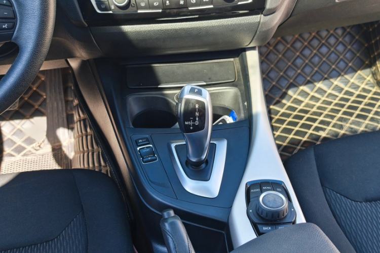 Used BMW 1 Series 2016 120i Leading Model Interior 4