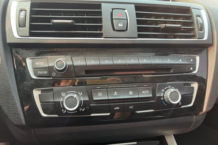 Used BMW 1 Series 2016 118i Leading Model Interior 4