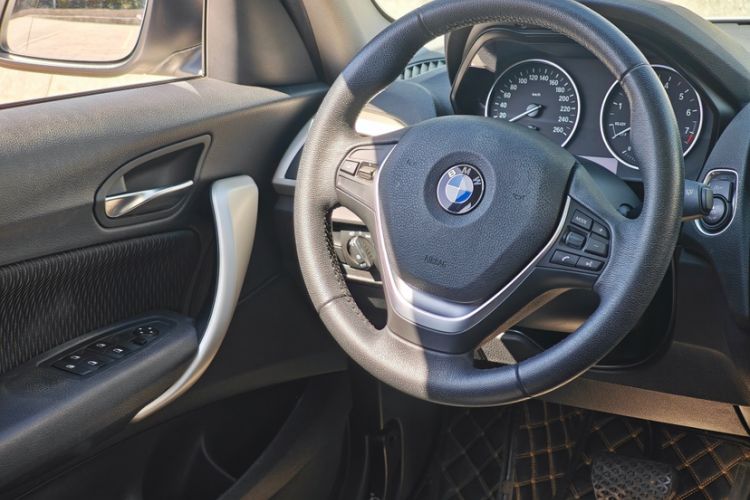 Used BMW 1 Series 2016 120i Leading Model Interior 5