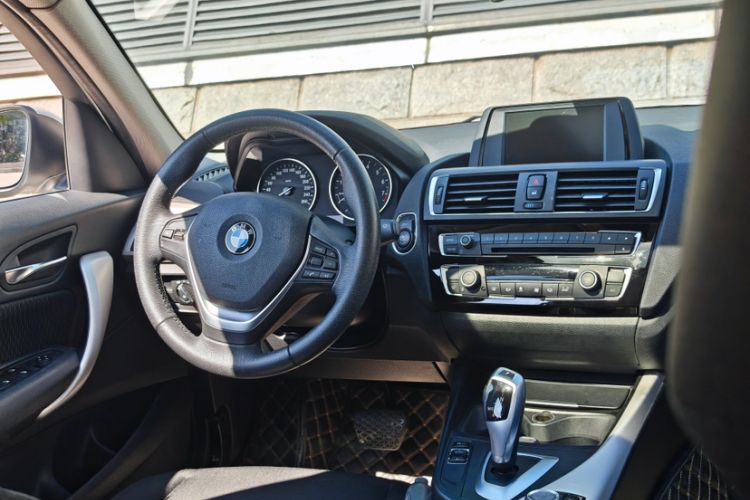 Used BMW 1 Series 2016 120i Leading Model Interior 8