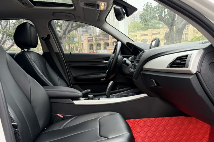 Used BMW 1 Series 2016 118i Leading Model Interior 9