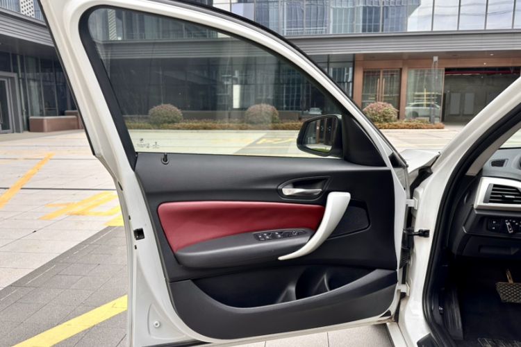 Used BMW 1 Series 2016 120i Leading Model Interior 9