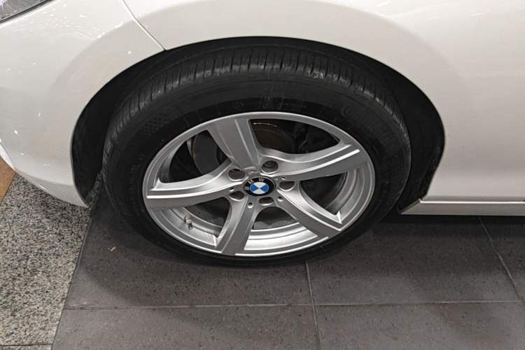 Used BMW 1 Series 2016 120i Sport Design Package Left Front Wheel Hub
