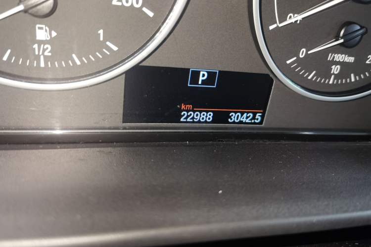 Used BMW 1 Series 2016 118i Urban Design Package Odometer Close Up