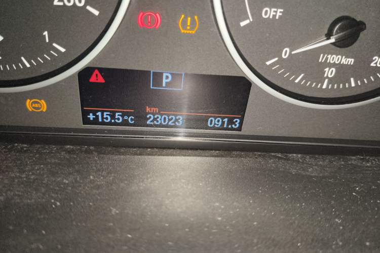 Used BMW 1 Series 2016 118i Leading Model Odometer Close Up