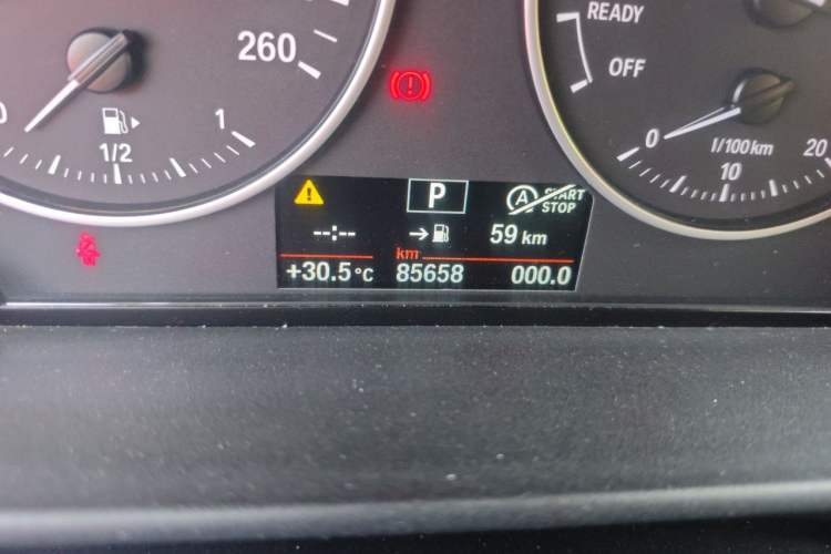Used BMW 1 Series 2016 118i Leading Model Odometer Close Up