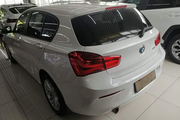 Used BMW 1 Series 2016 118i Leading Model Rear Left 45 Deg