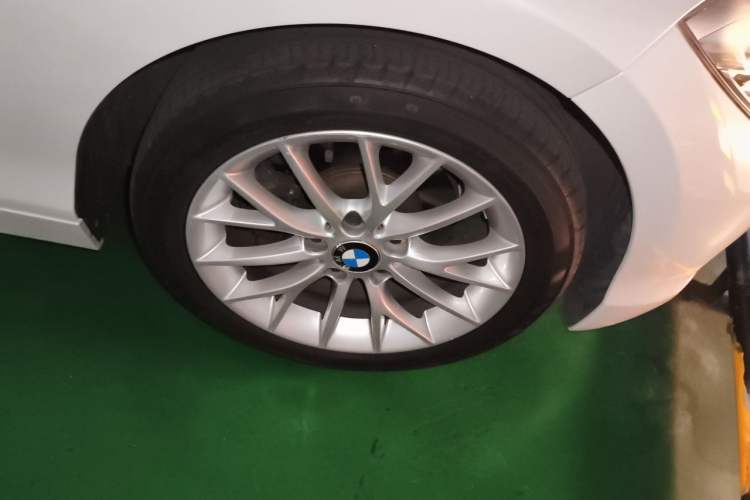 Used BMW 1 Series 2016 120i Leading Model Right Front Wheel Hub