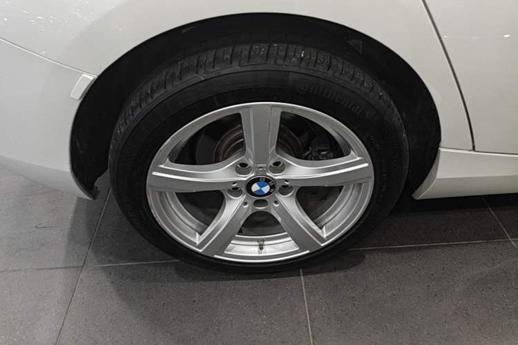 Used BMW 1 Series 2016 120i Sport Design Package Right Rear Wheel Hub