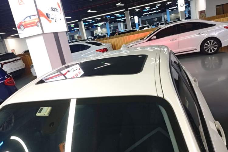 Used BMW 1 Series 2016 118i Leading Model Roof