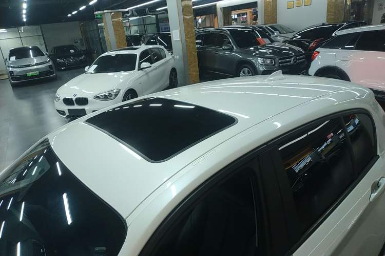 Used BMW 1 Series 2016 120i Leading Model Roof