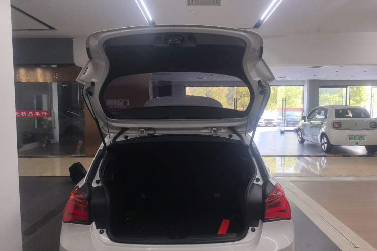 Used BMW 1 Series 2016 118i Leading Model Trunk