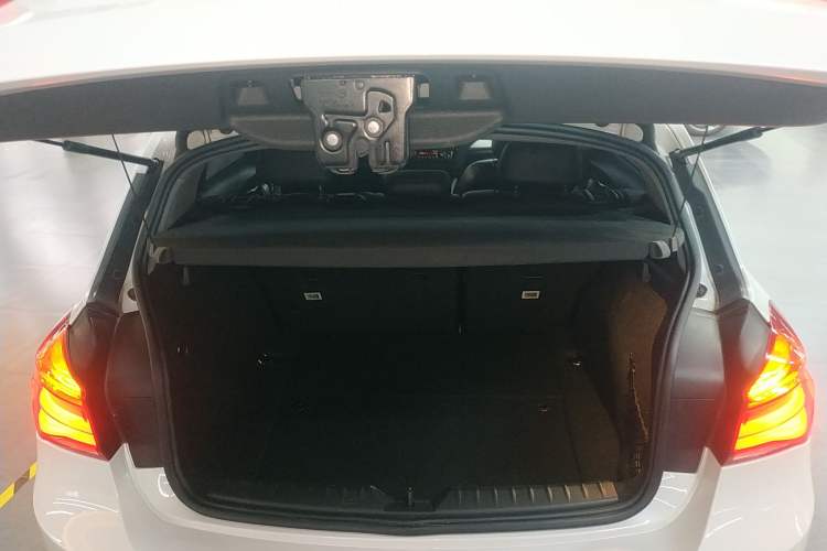 Used BMW 1 Series 2016 120i Leading Model Trunk