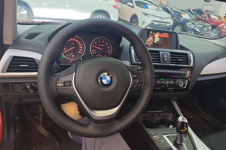 Used BMW 1 Series 2016 118i Leading Model Center Console