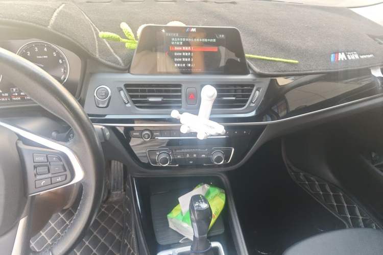 Used BMW 1 Series 2017 118i Sport Edition Audio And AC Panel