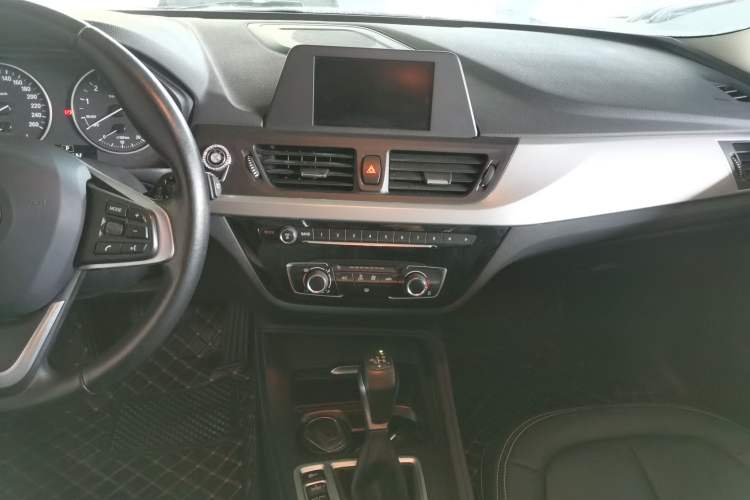 Used BMW 1 Series 2017 118i Fashion Model Audio And AC Panel