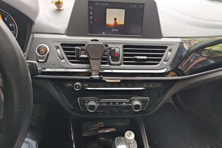 Used BMW 1 Series 2017 118i Sport Edition Audio And AC Panel