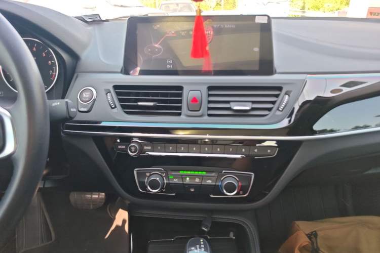 Used BMW 1 Series 2017 118i Sport Edition Audio And AC Panel