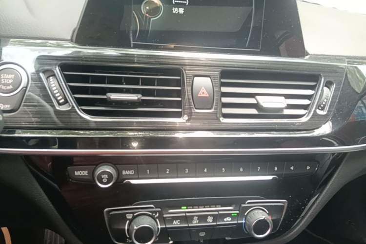 Used BMW 1 Series 2017 118i Sport Edition Audio And AC Panel