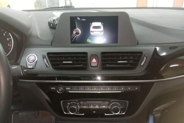 Used BMW 1 Series 2017 118i Sport Edition Audio And AC Panel