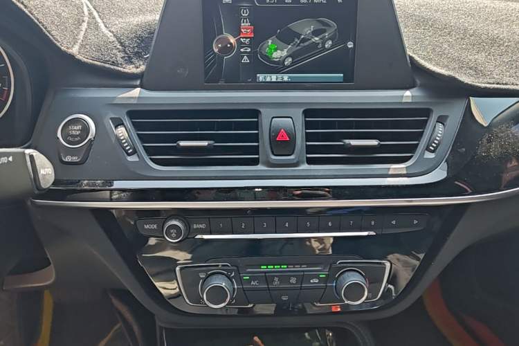 Used BMW 1 Series 2017 118i Sport Edition Audio And AC Panel