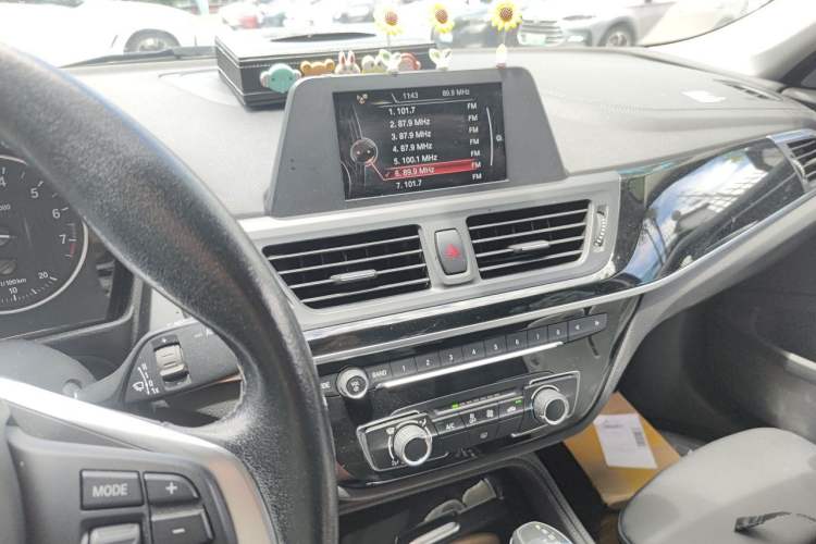 Used BMW 1 Series 2017 118i Sport Edition Audio And AC Panel
