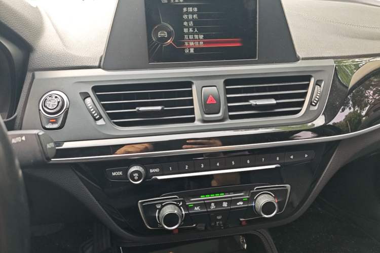 Used BMW 1 Series 2017 118i Sport Edition Audio And AC Panel
