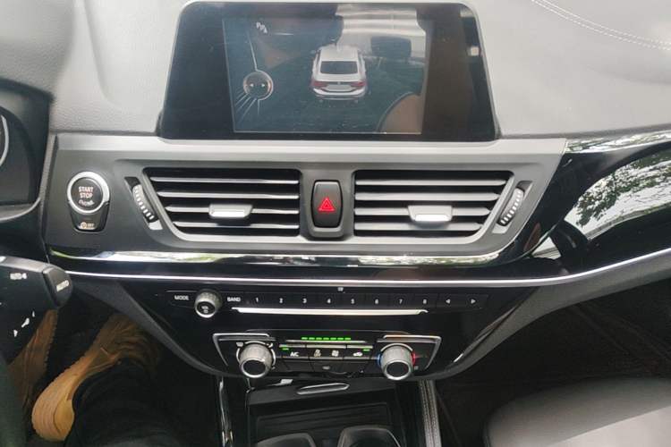 Used BMW 1 Series 2017 118i Sport Edition Audio And AC Panel