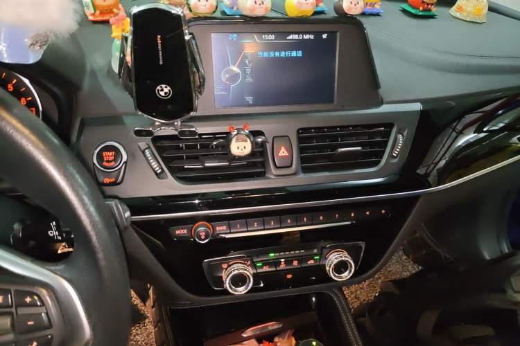 Used BMW 1 Series 2017 118i Sport Edition Audio And AC Panel