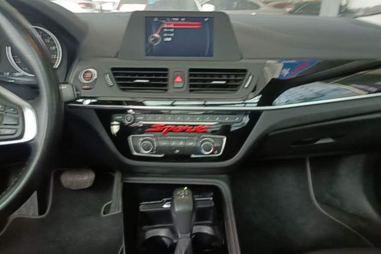 Used BMW 1 Series 2017 118i Sport Edition Audio And AC Panel