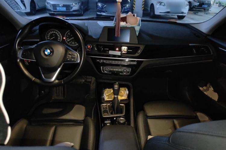 Used BMW 1 Series 2017 118i Sport Edition Center Console