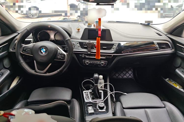 Used BMW 1 Series 2017 118i Sport Edition Center Console