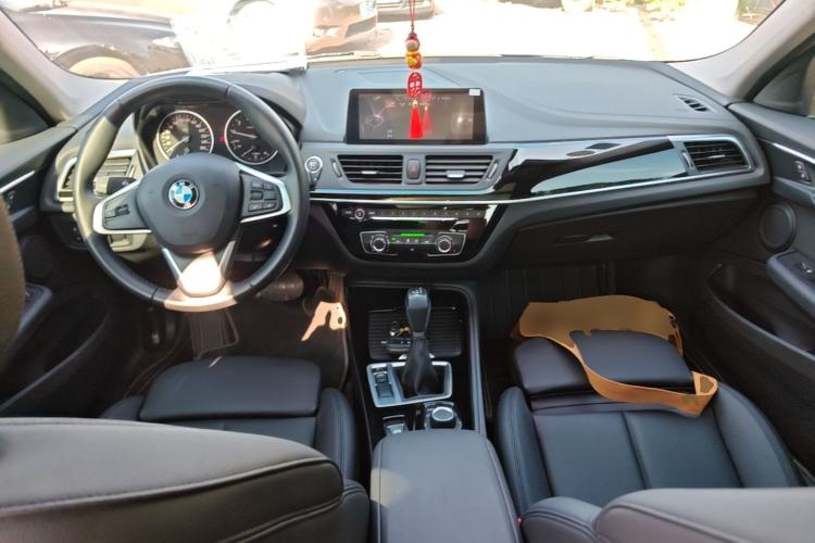 Used BMW 1 Series 2017 118i Sport Edition Center Console