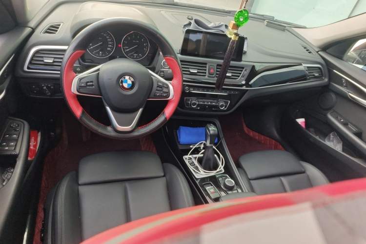 Used BMW 1 Series 2017 118i Sport Edition Center Console
