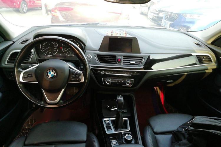 Used BMW 1 Series 2017 118i Sport Edition Center Console