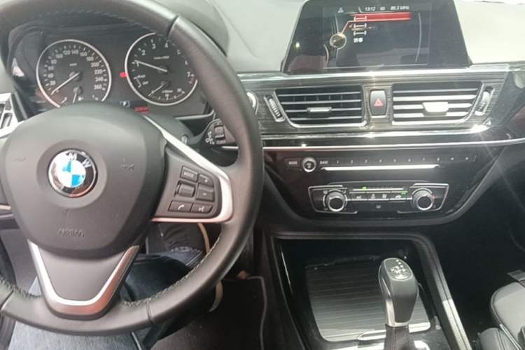 Used BMW 1 Series 2017 118i Sport Edition Center Console