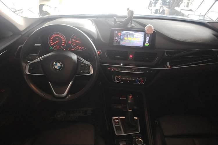 Used BMW 1 Series 2017 118i Sport Edition Center Console