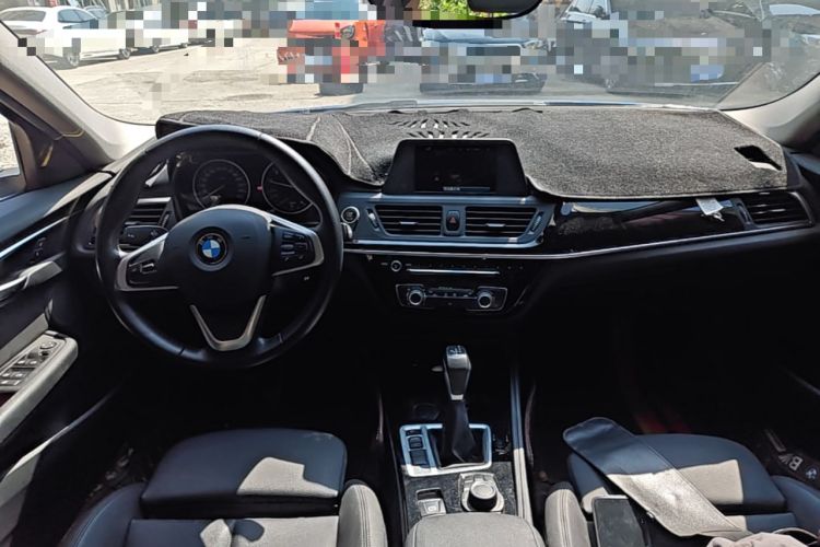 Used BMW 1 Series 2017 118i Sport Edition Center Console