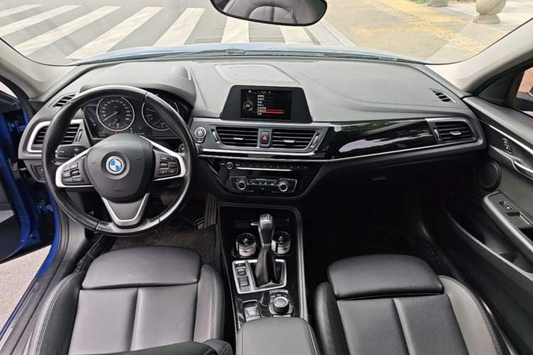 Used BMW 1 Series 2017 118i Sport Edition Center Console