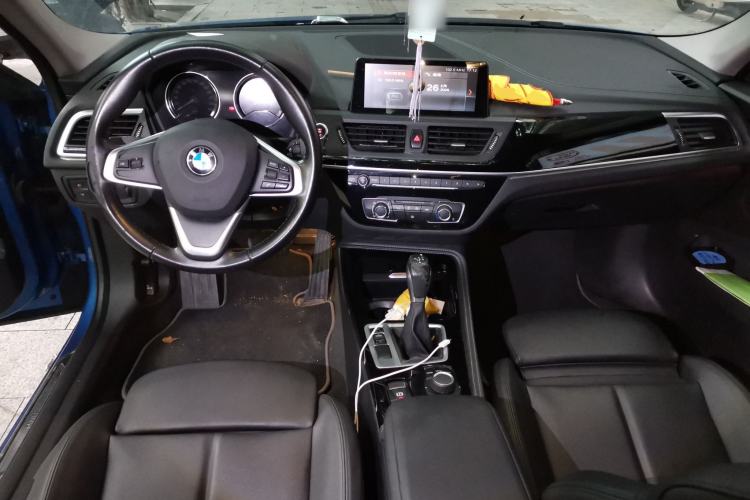 Used BMW 1 Series 2017 118i Sport Edition Center Console